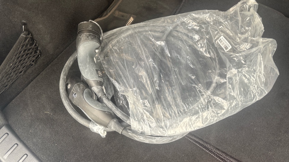 MERCEDES EQA Image 22