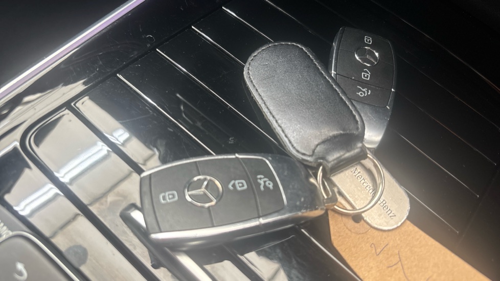 MERCEDES EQA 2 keys