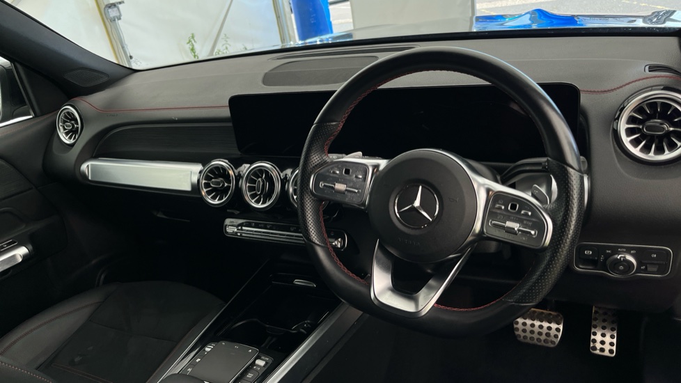 MERCEDES EQB Image 9