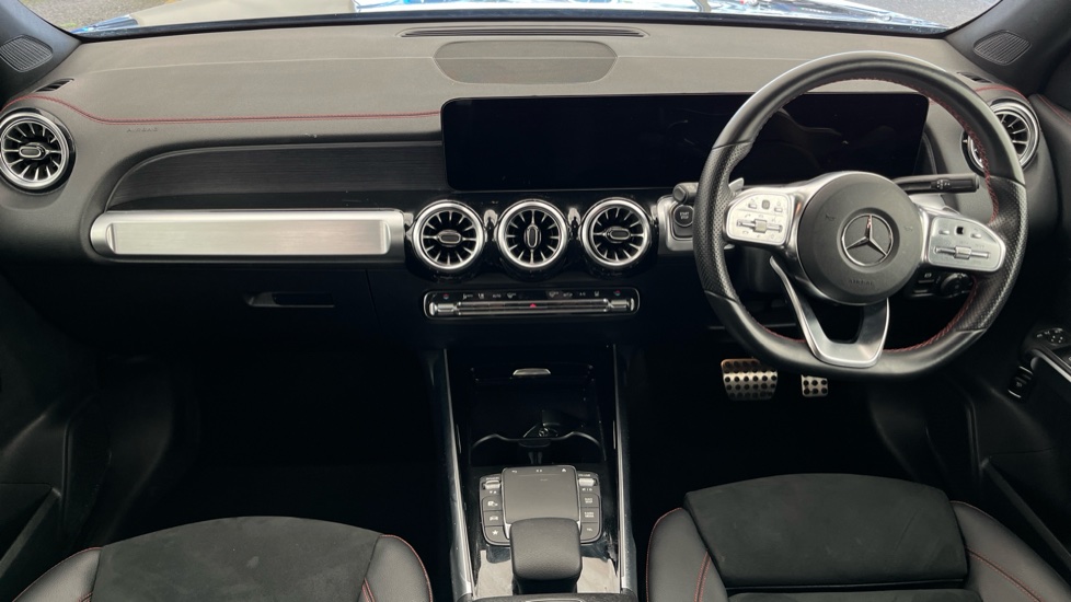MERCEDES EQB Image 11