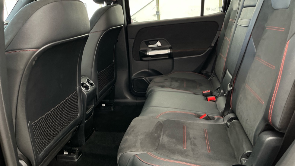 MERCEDES EQB Image 14