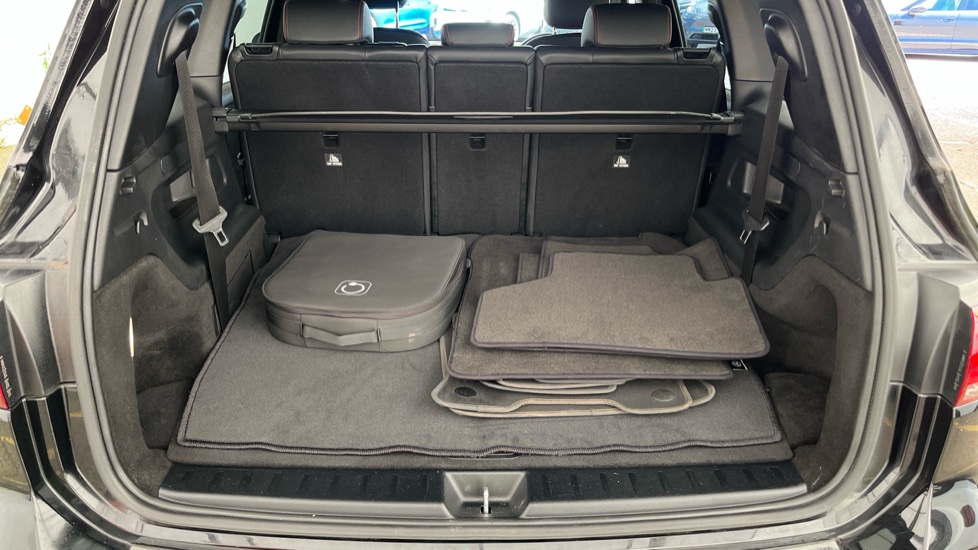 MERCEDES EQB Image 15