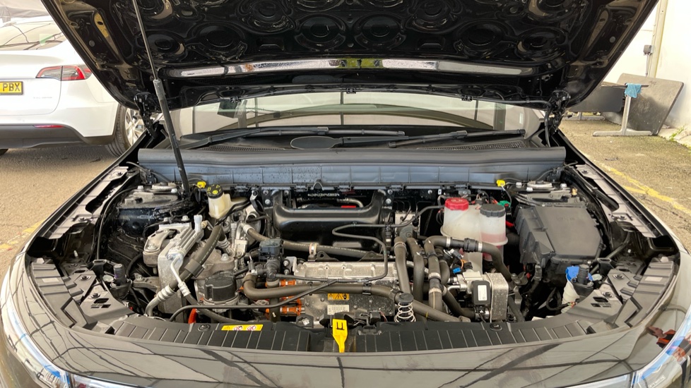 MERCEDES EQB Image 16
