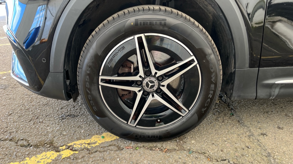 MERCEDES EQB Image 17