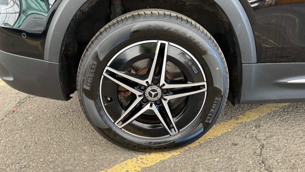 MERCEDES EQB Image 19
