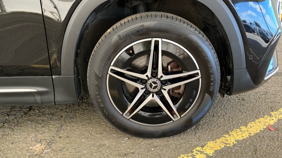 MERCEDES EQB Image 20