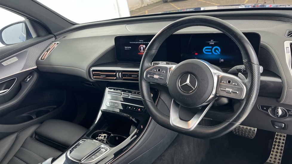 MERCEDES EQC Image 9