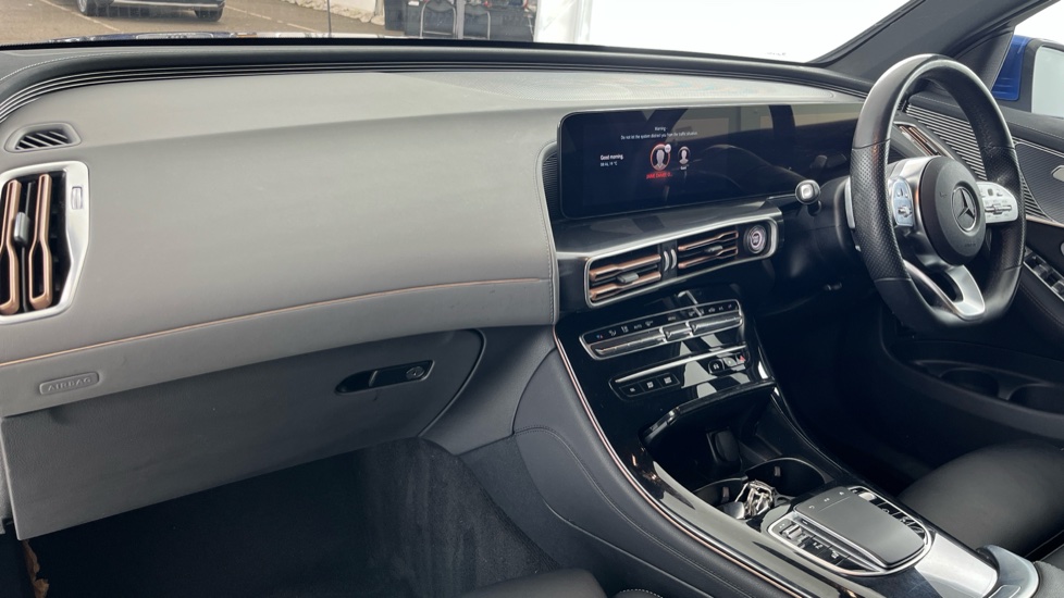 MERCEDES EQC Image 10