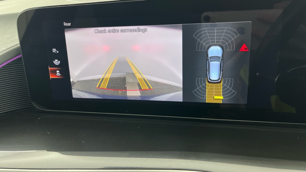 MERCEDES EQC reverse camera
