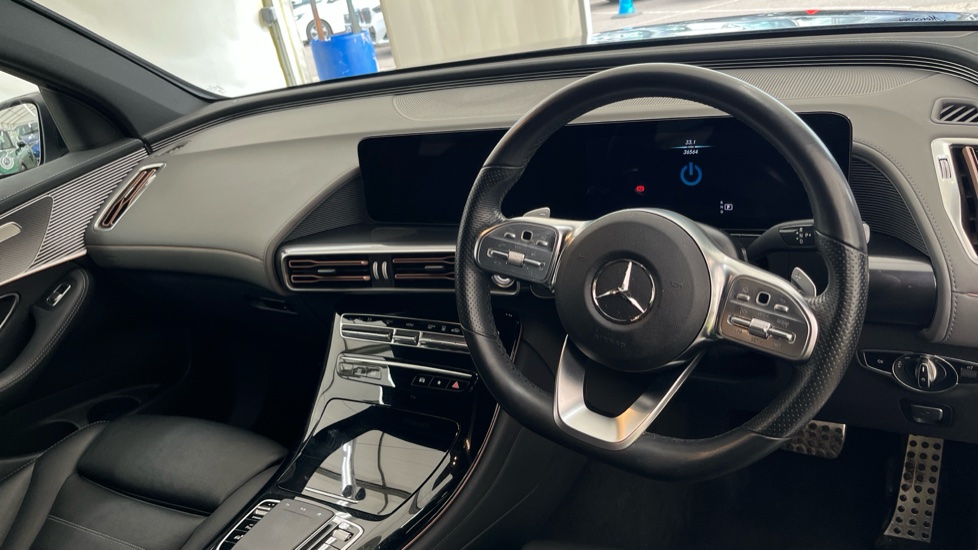 MERCEDES EQC Image 9