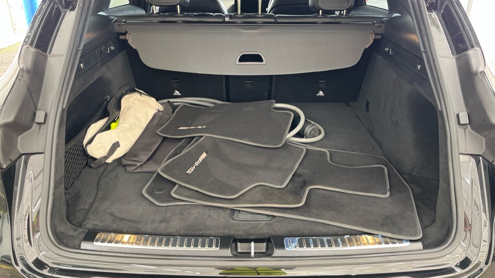 MERCEDES EQC Image 15