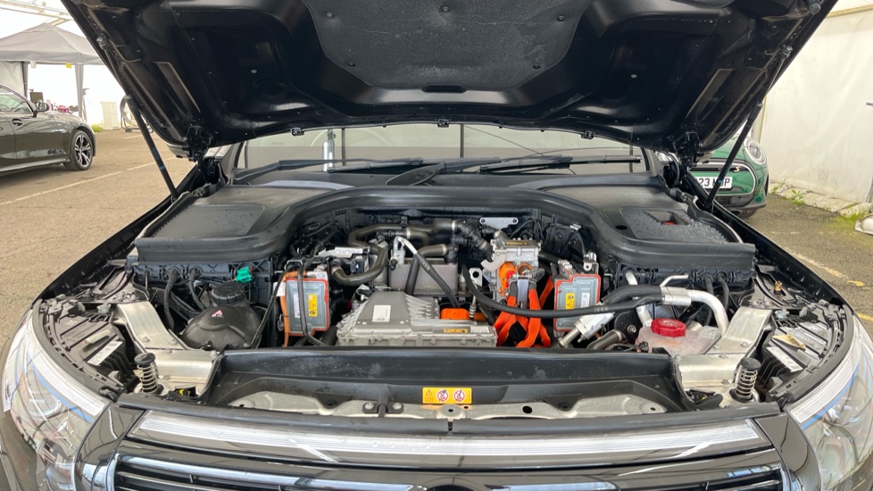 MERCEDES EQC Image 16
