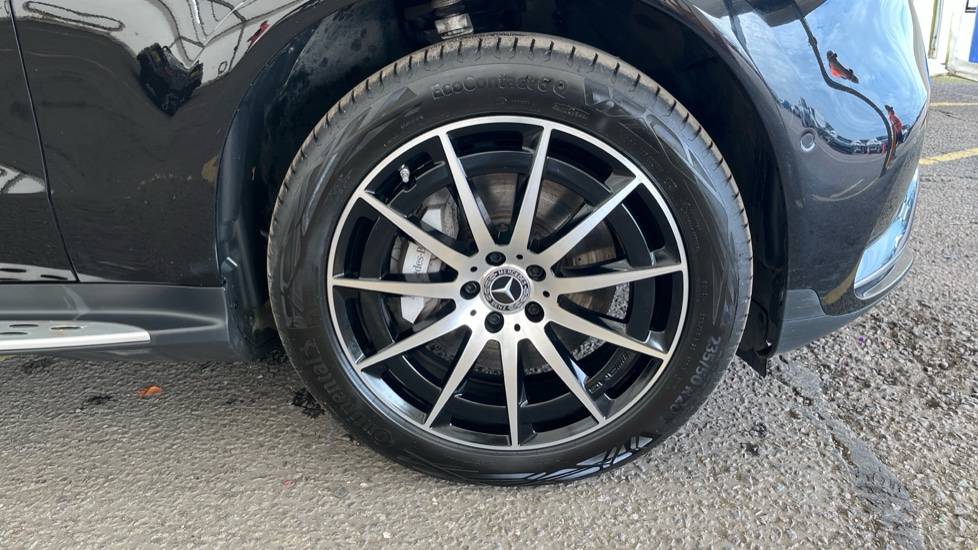 MERCEDES EQC Image 20