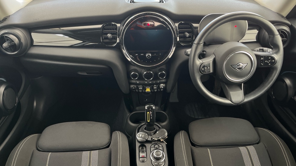 MINI HATCHBACK Image 11