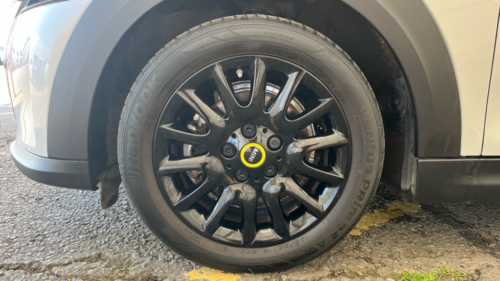 MINI HATCHBACK Image 17
