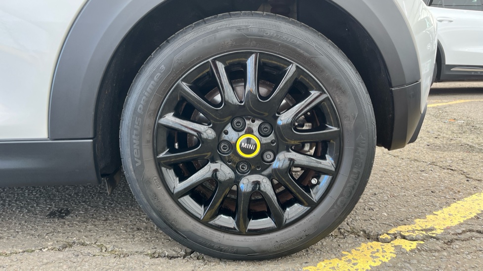 MINI HATCHBACK Image 18
