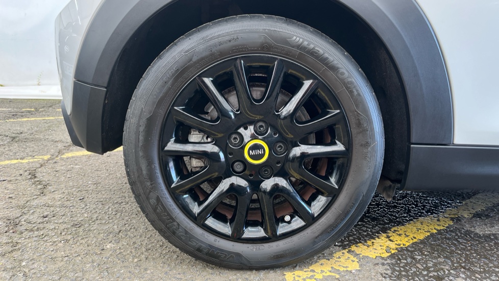 MINI HATCHBACK Image 19