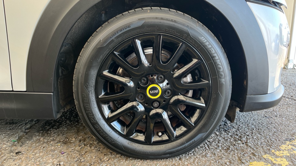 MINI HATCHBACK Image 20