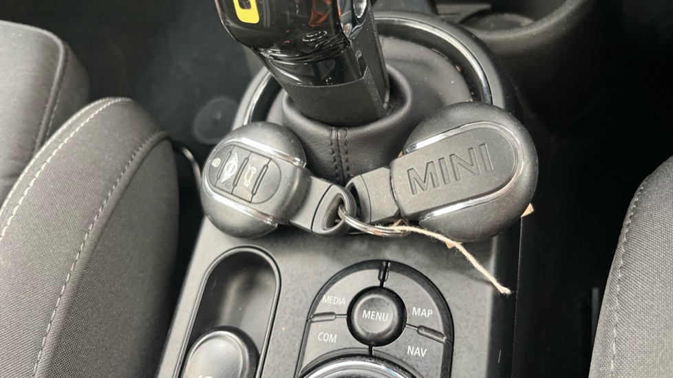 MINI HATCHBACK 2 keys available