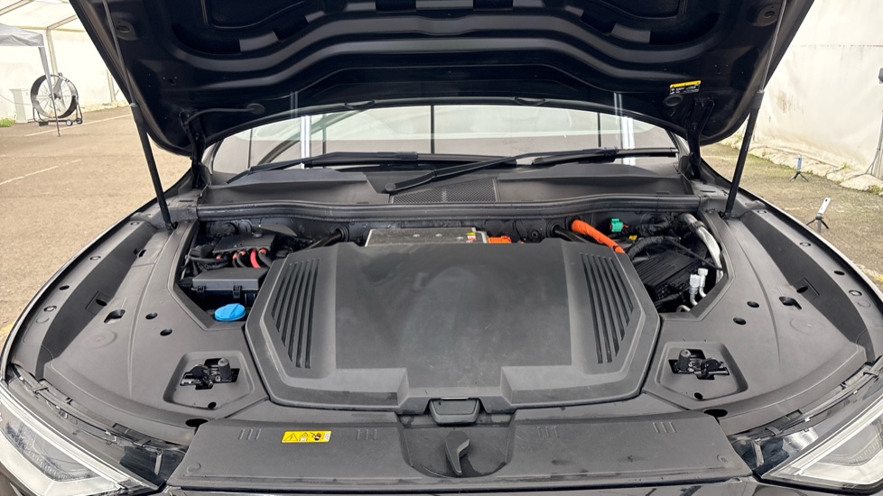AUDI Q8 Image 16