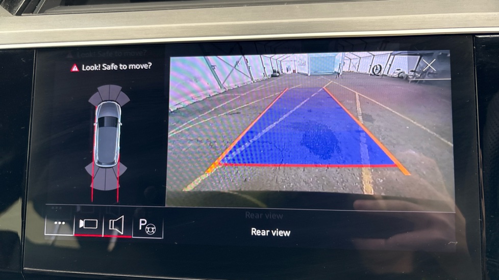 AUDI Q8 reverse camera