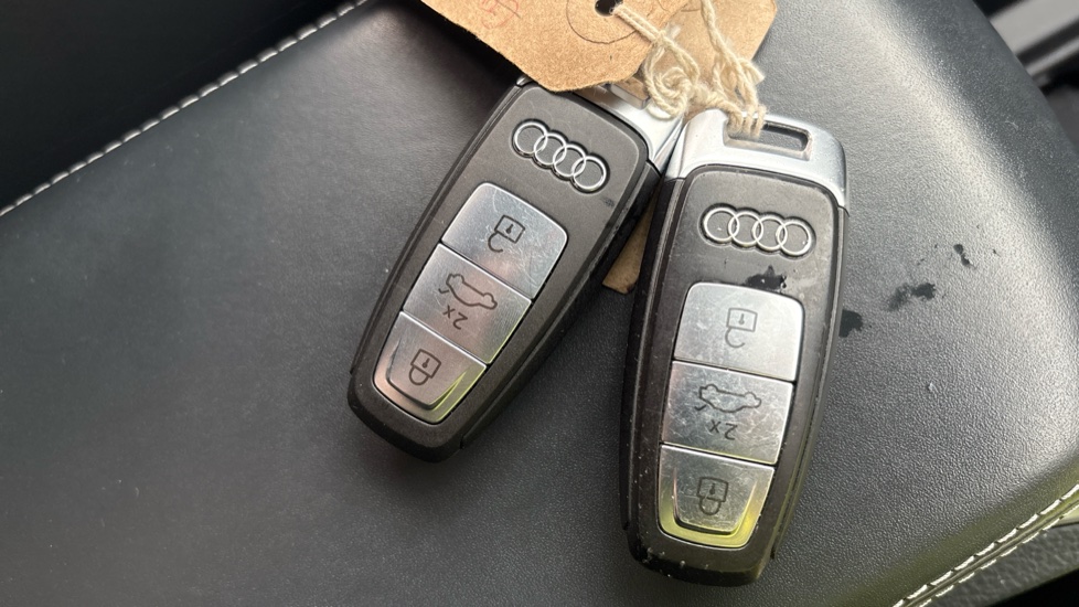 AUDI Q8 two keys