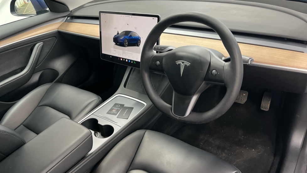 TESLA MODEL 3 Image 9