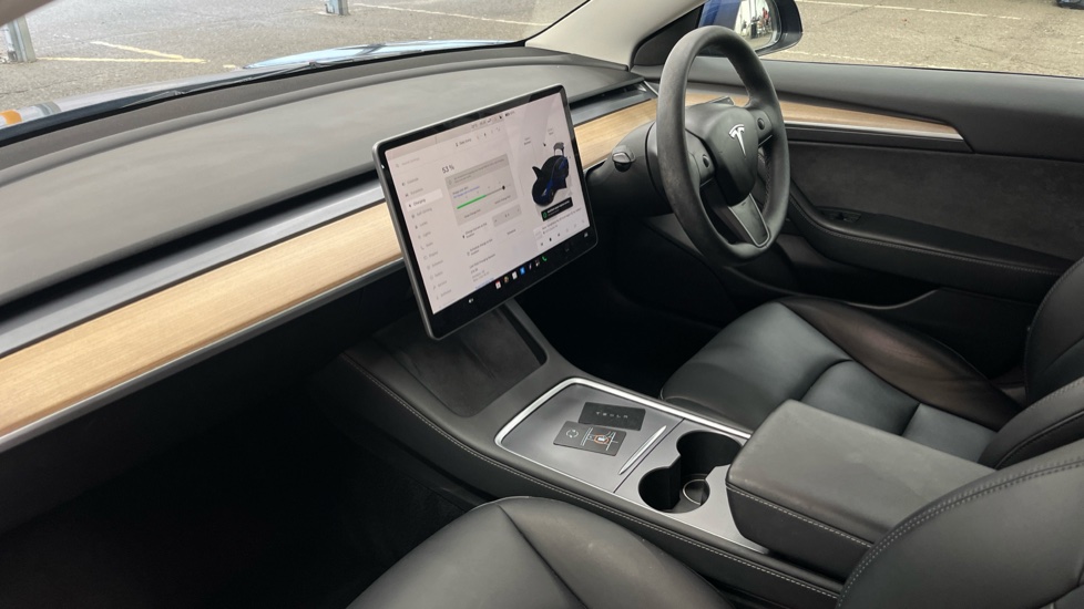 TESLA MODEL 3 Image 10