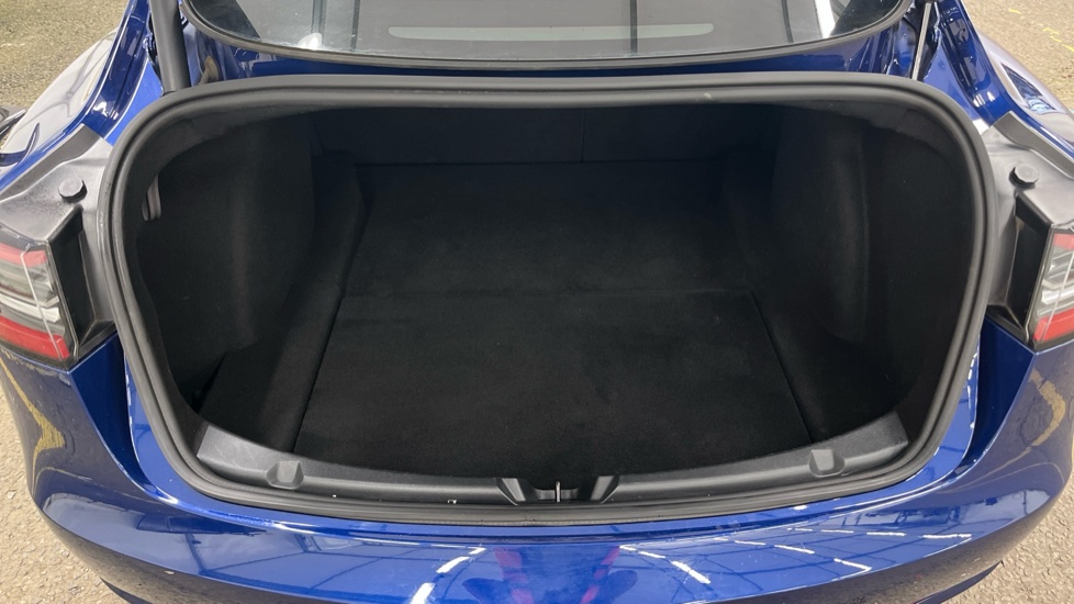 TESLA MODEL 3 Image 15