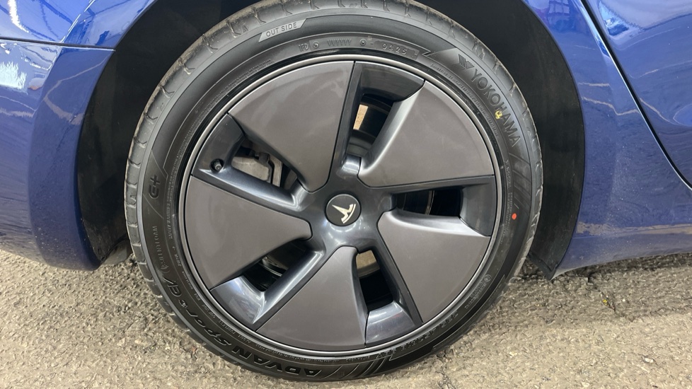TESLA MODEL 3 Image 19