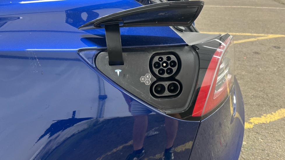 TESLA MODEL 3 Image 21