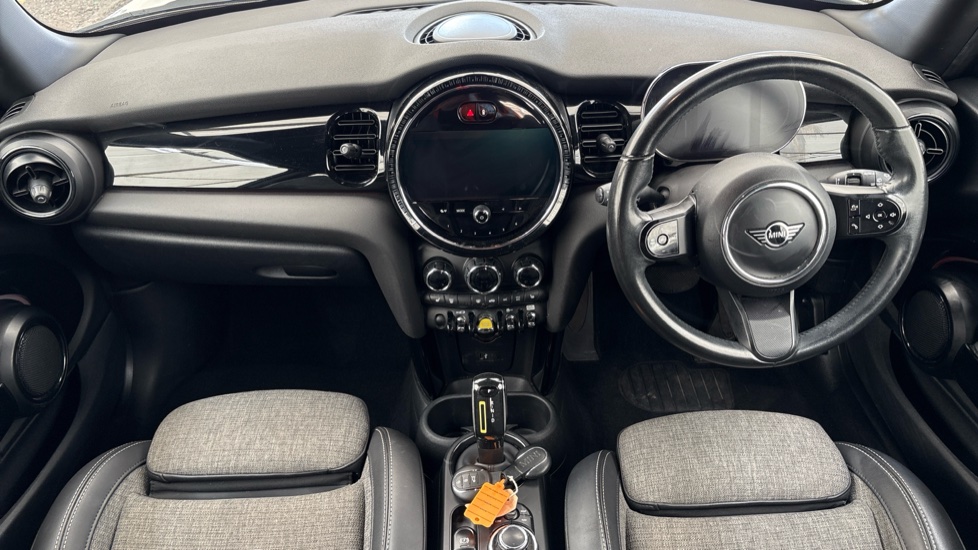 MINI HATCHBACK Image 11