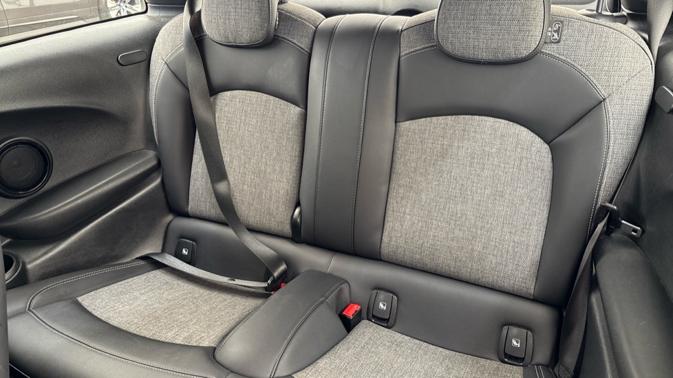 MINI HATCHBACK Image 14