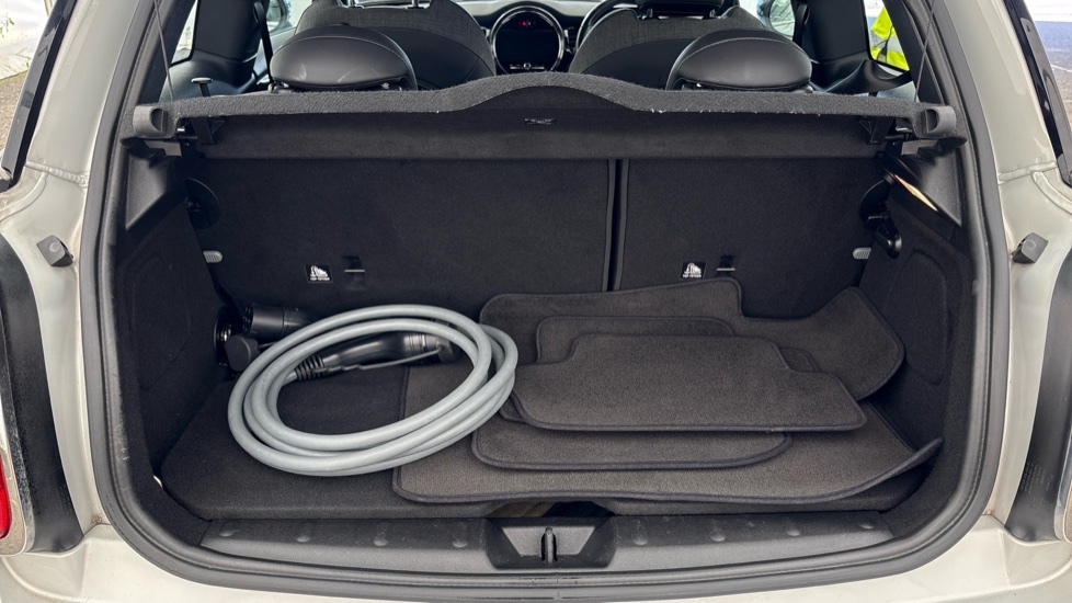 MINI HATCHBACK Image 15