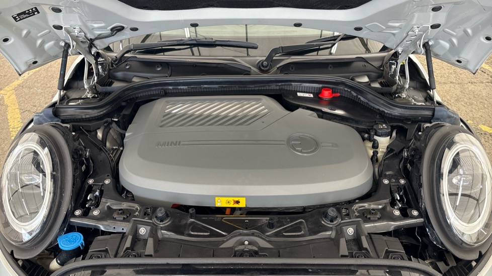 MINI HATCHBACK Image 16