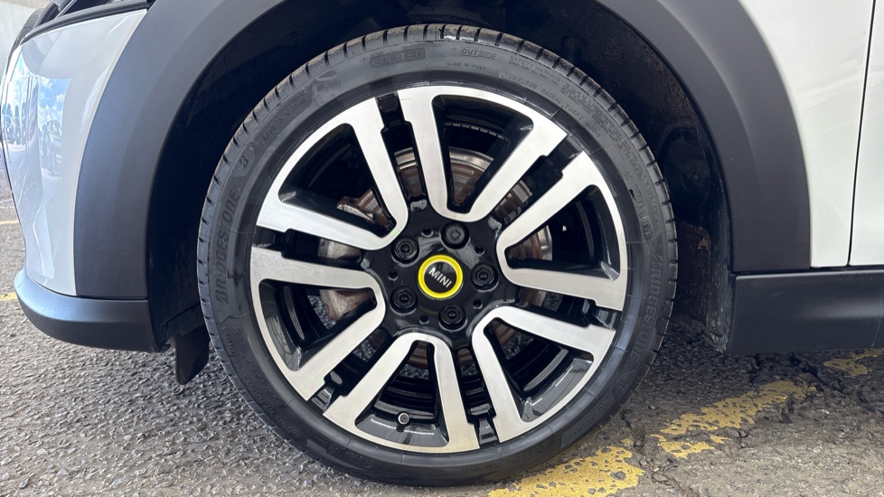 MINI HATCHBACK Image 17