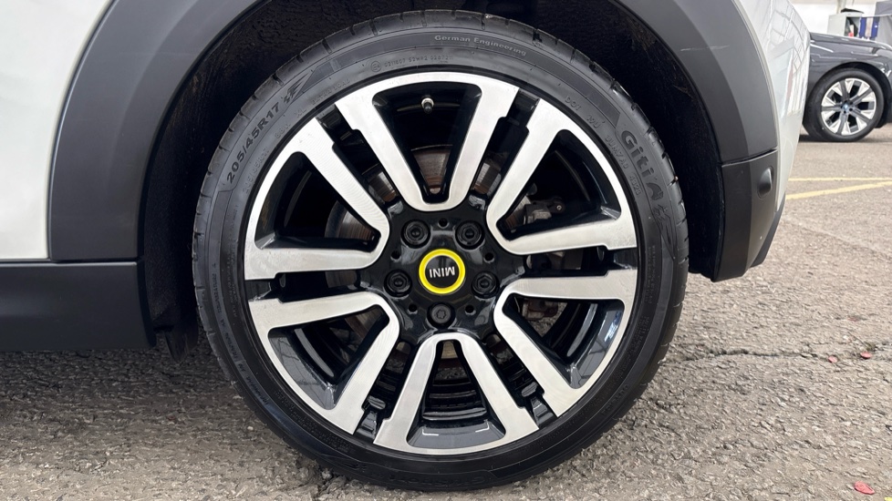 MINI HATCHBACK Image 18
