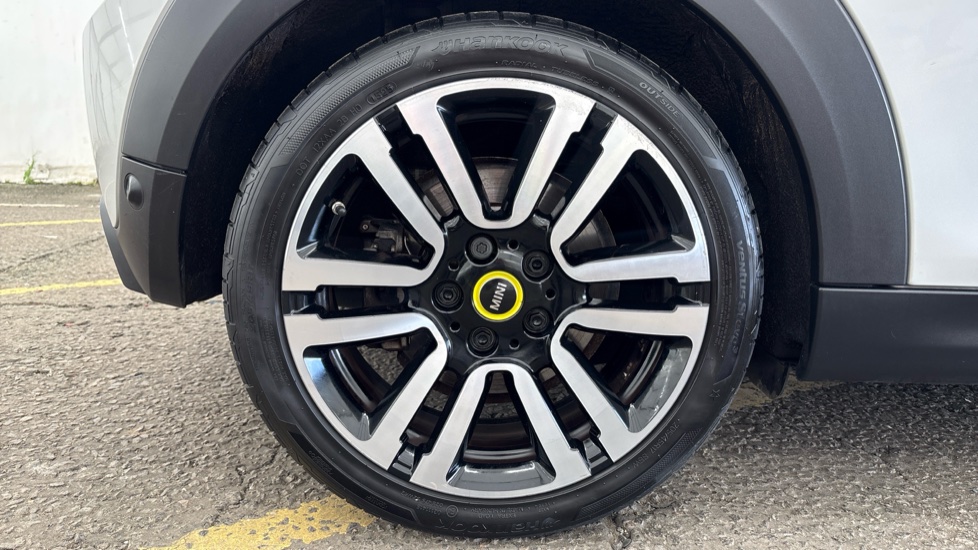 MINI HATCHBACK Image 19