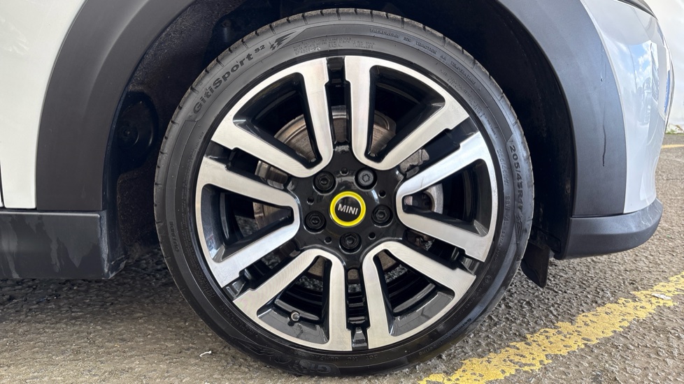 MINI HATCHBACK Image 20