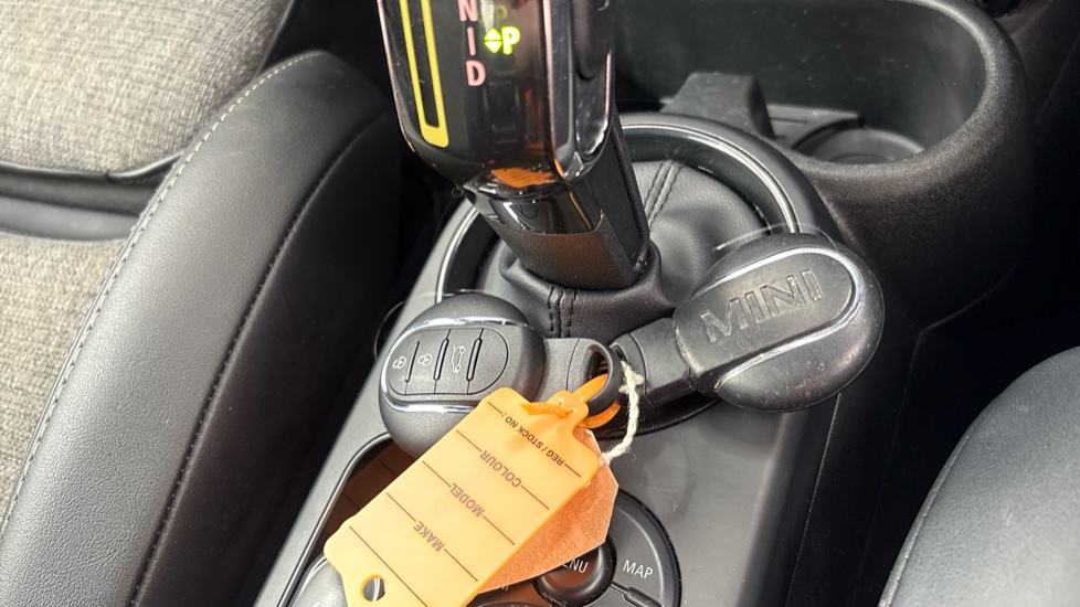 MINI HATCHBACK 2 keys available