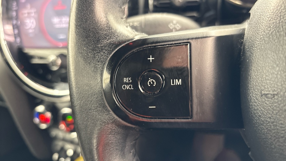 MINI HATCHBACK Cruise control