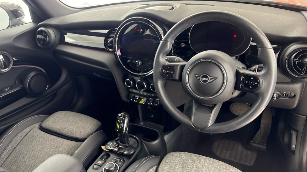 MINI HATCHBACK Image 9