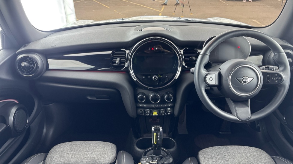 MINI HATCHBACK Image 11