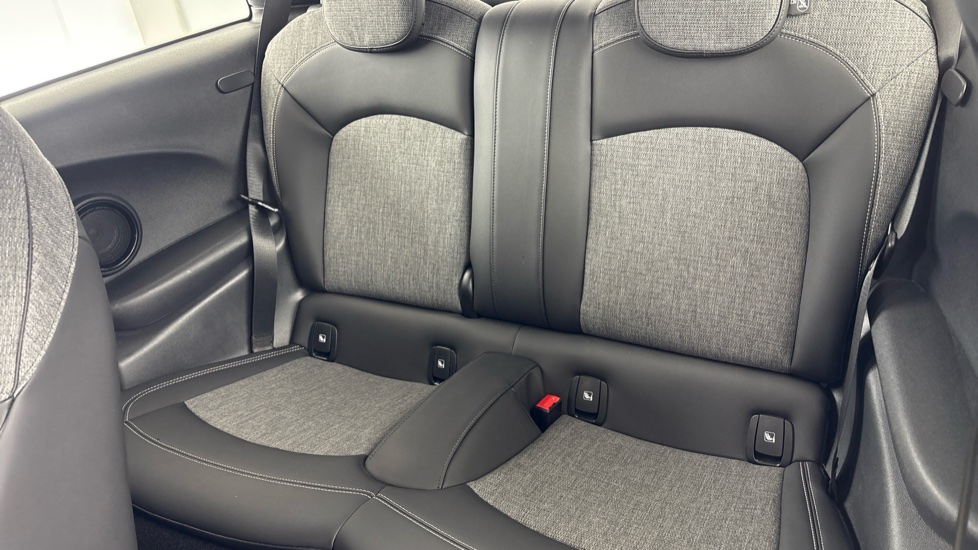 MINI HATCHBACK Image 14