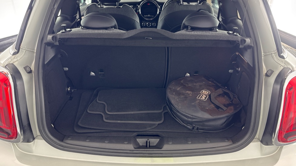 MINI HATCHBACK Image 15