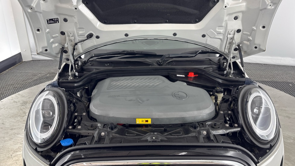 MINI HATCHBACK Image 16