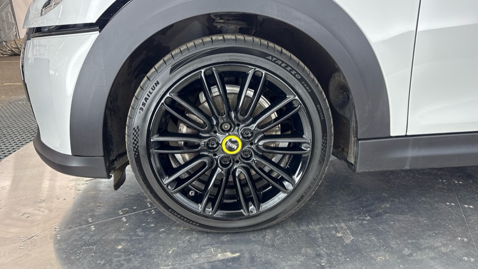 MINI HATCHBACK Image 17