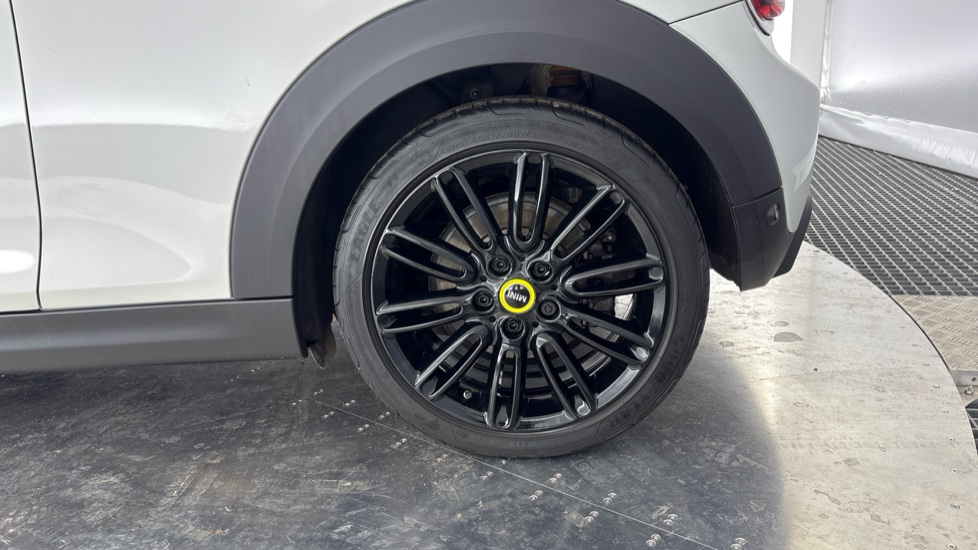 MINI HATCHBACK Image 18