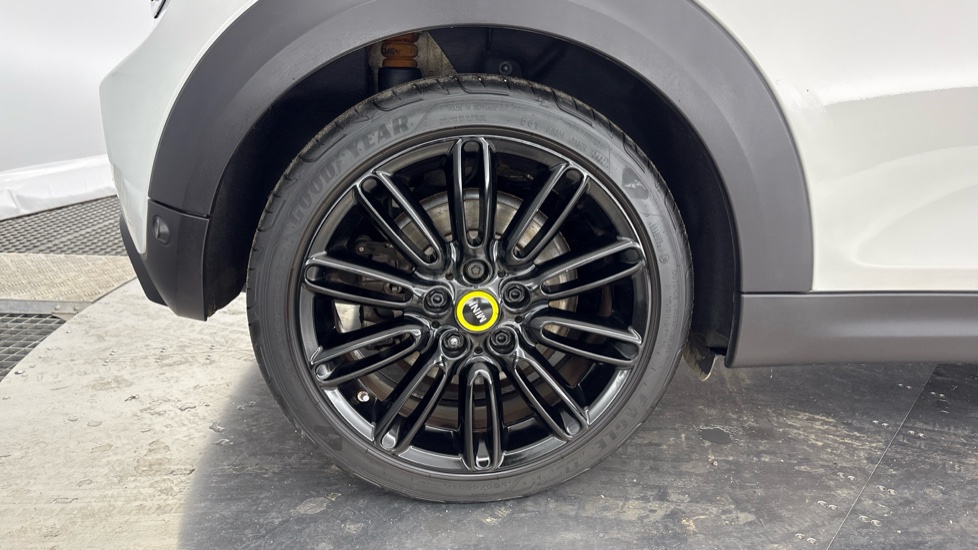 MINI HATCHBACK Image 19