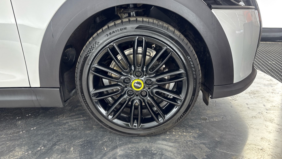 MINI HATCHBACK Image 20